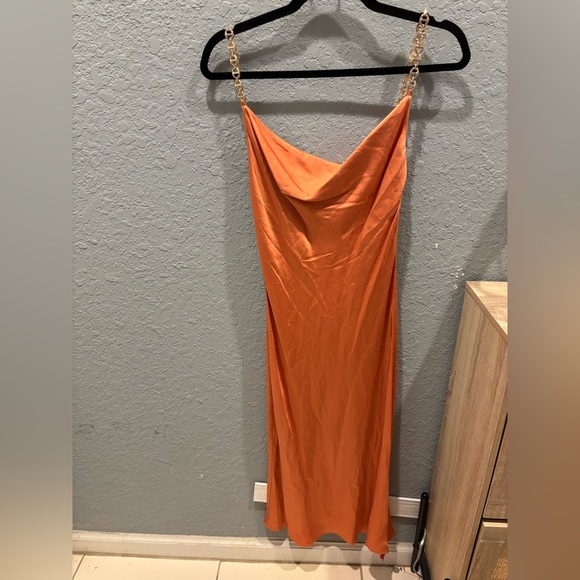 L'AGENCE
Amina Cowl Neck Chain-Embellished Dress - Picture 5 of 8
